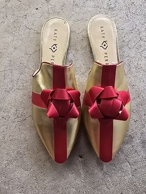 Katy Perry Women's the Stephanie Mule Flat Shoes Gold Red Size 9M Gift BOW